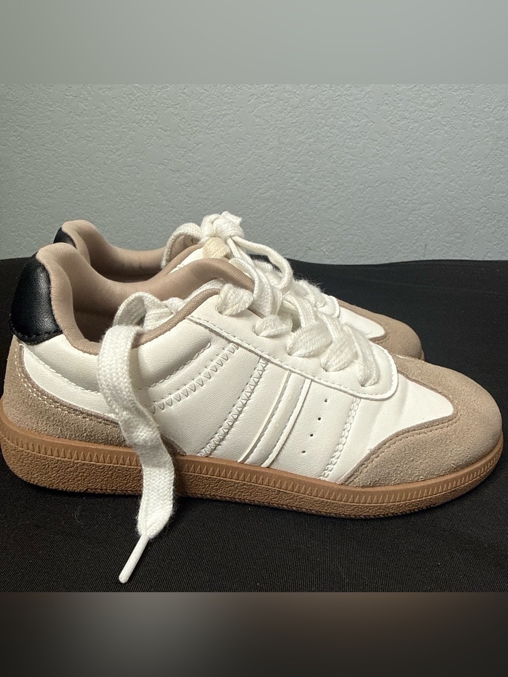 Kids Steve Madden White and Tan Casual Sneakers size 13